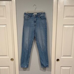 Abercrombie The Mom Jean high rise 27 4L 4 Long medium wash barely worn